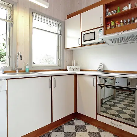 Three-bedroom Holiday In 1
