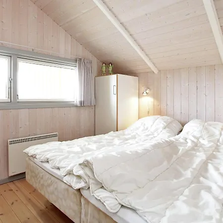 Feriehus Three-bedroom Holiday In 1 *