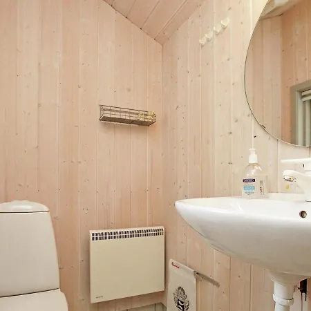 Three-bedroom Holiday In 1 Feriehus