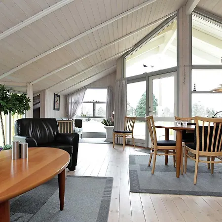 Three-bedroom Holiday In 1 * Bogø By