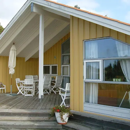 Feriehus Three-bedroom Holiday In 1 Bogø By