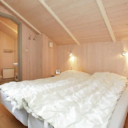 Three-bedroom Holiday In 1 Feriehus
